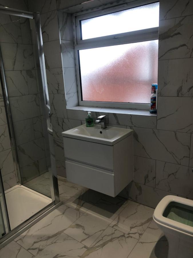 5 Bedroom House In Орпингтон Экстерьер фото