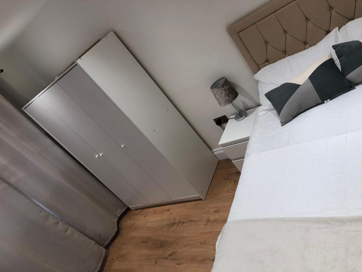 5 Bedroom House In Орпингтон Экстерьер фото